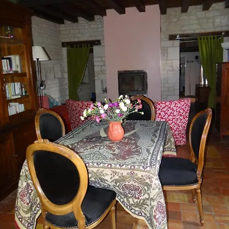Le Manoir Des Roches Saires
