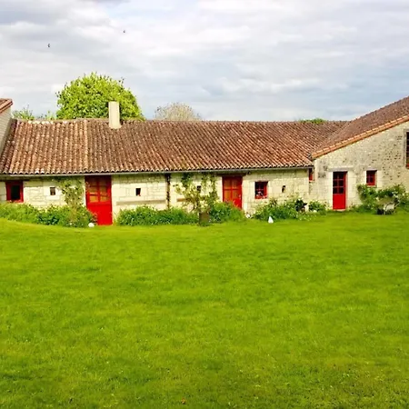 Le Manoir Des Roches Bed & Breakfast