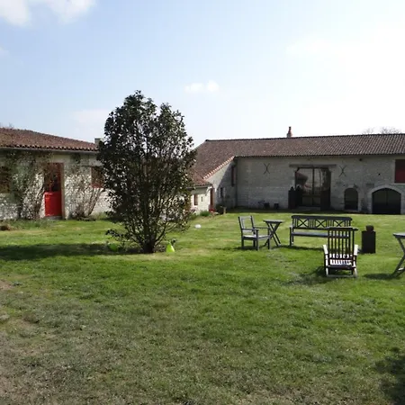 לינה וארוחת בוקר Le Manoir Des Roches Saires