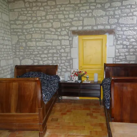 לינה וארוחת בוקר Le Manoir Des Roches Saires