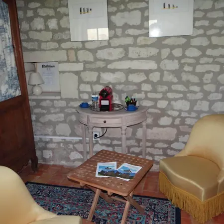 Le Manoir Des Roches Bed & Breakfast 3*